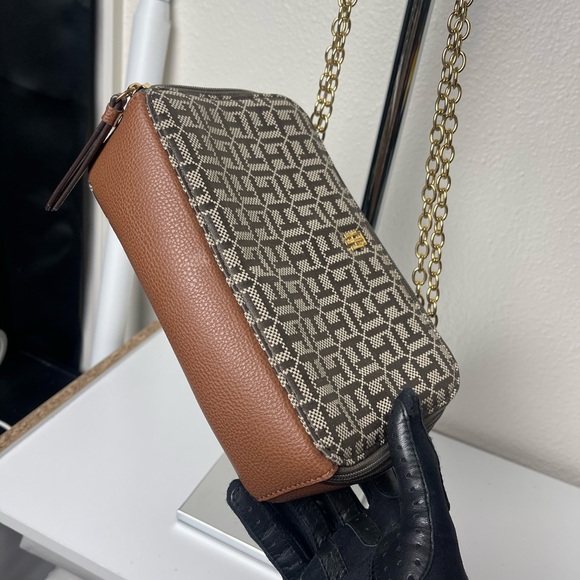 Preloved Tommy Hilfiger Jacquard Monogram Two Way Shoulder Crossbody Camera Bag - Picture 5 of 15